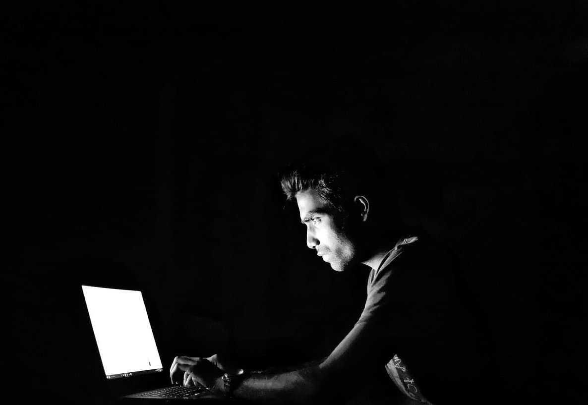 react code testing laptop